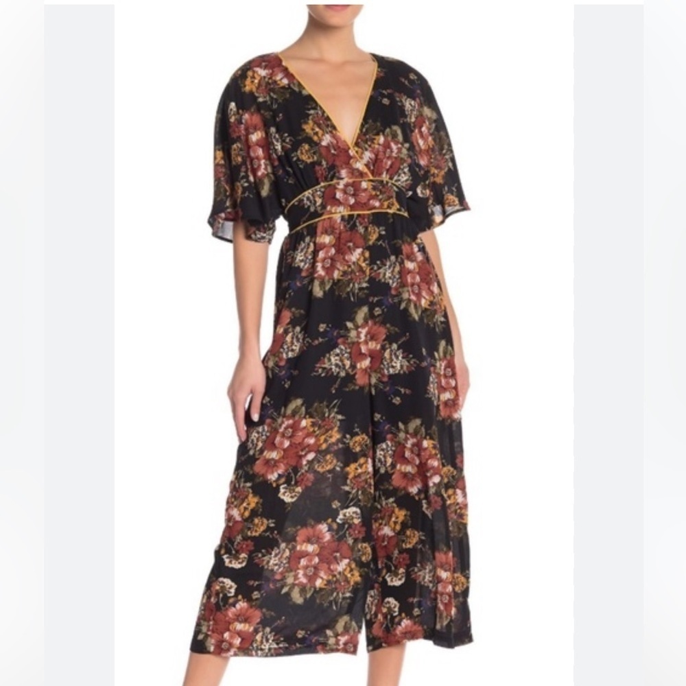 NWT June & Hudson Size Small Black Floral Cropped Jumpsuit V-neck Elbow Sleeve